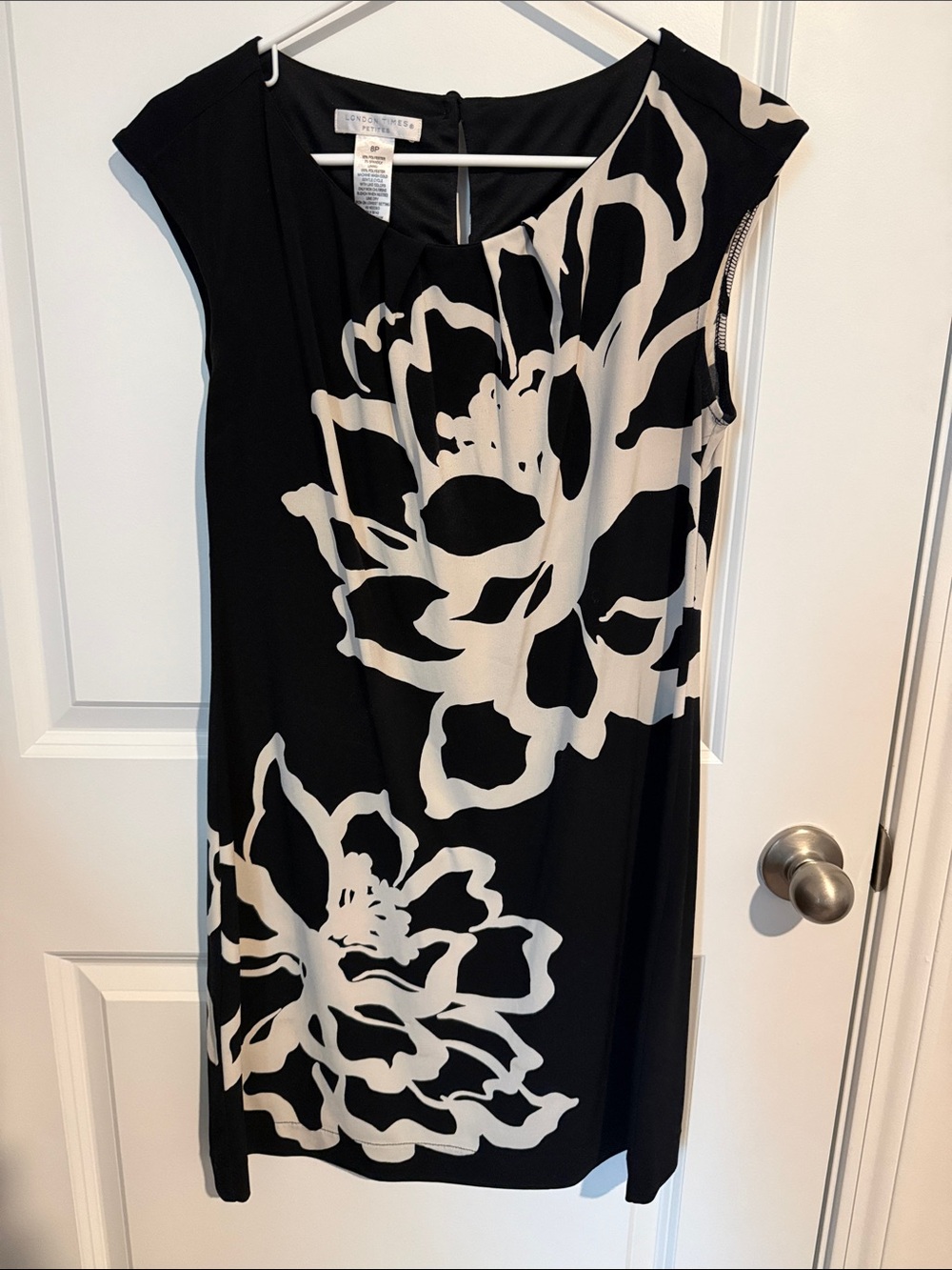Black and White Floral Cap-Sleeve Shift Dress